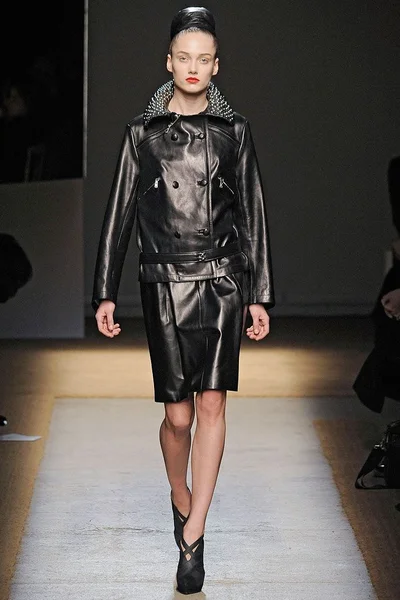 Look 2